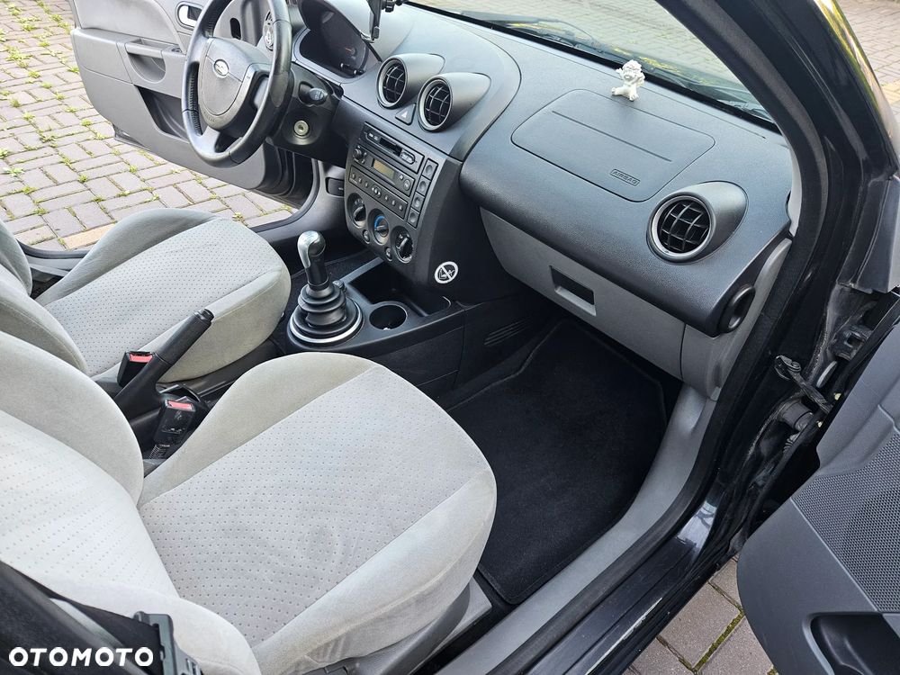 Ford Fiesta 1.3 Ghia - 9