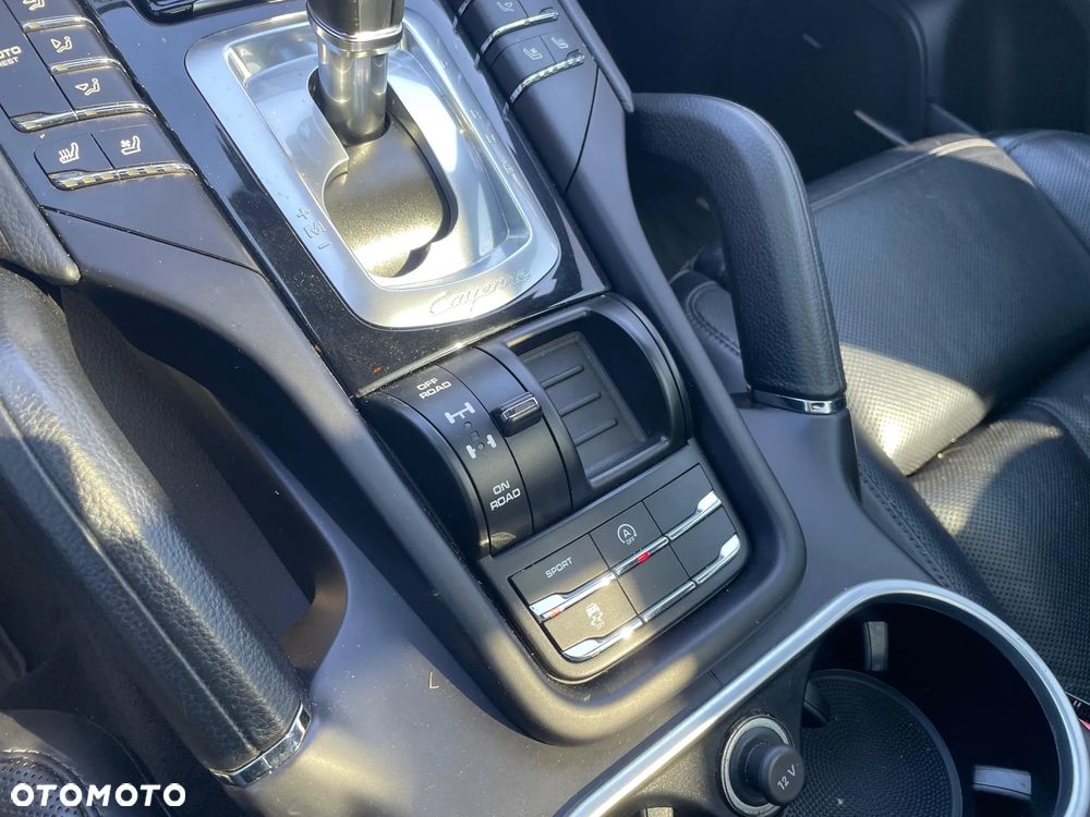 Porsche Cayenne Platinum Edition - 18