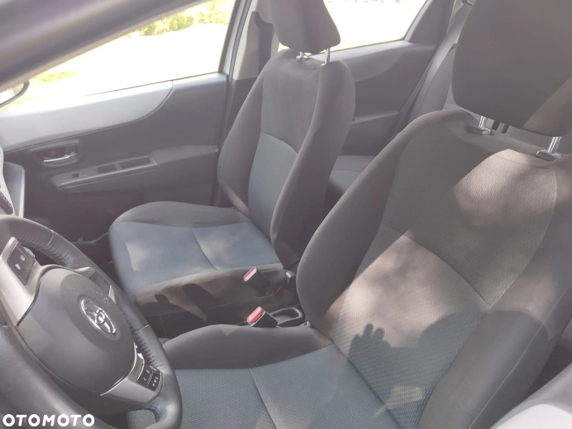 Toyota Yaris Hybrid 100 Active - 10