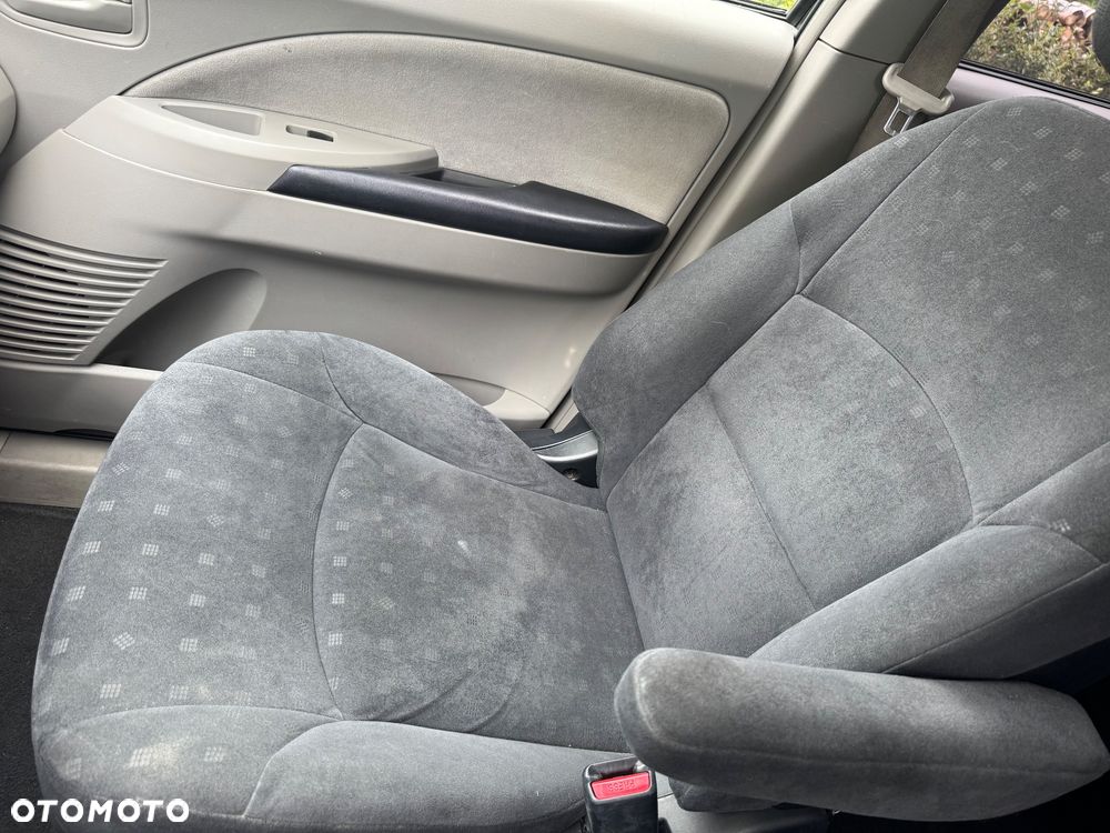 Mitsubishi Grandis 2.4 Intense - 19