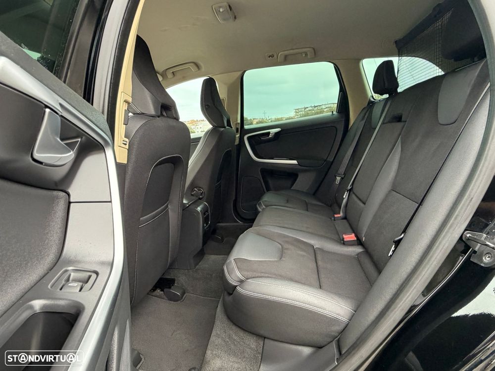 Volvo XC 60 2.0 D3 Drive Momentum - 11