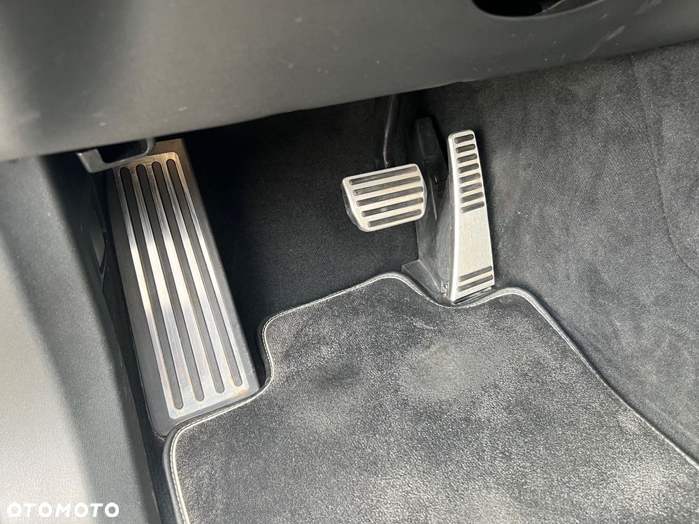 Volvo XC 60 D4 AWD R-Design - 27