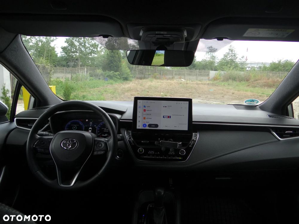 Toyota Corolla 2.0 Hybrid Executive - 28