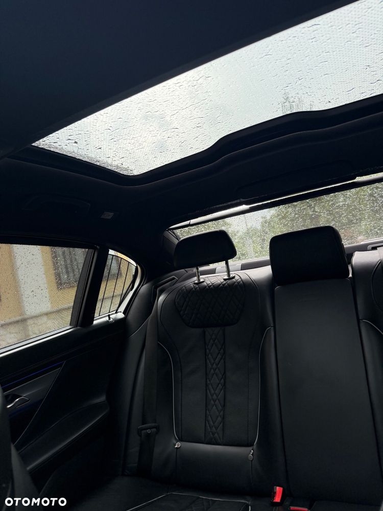 BMW Seria 7 750Li xDrive - 36