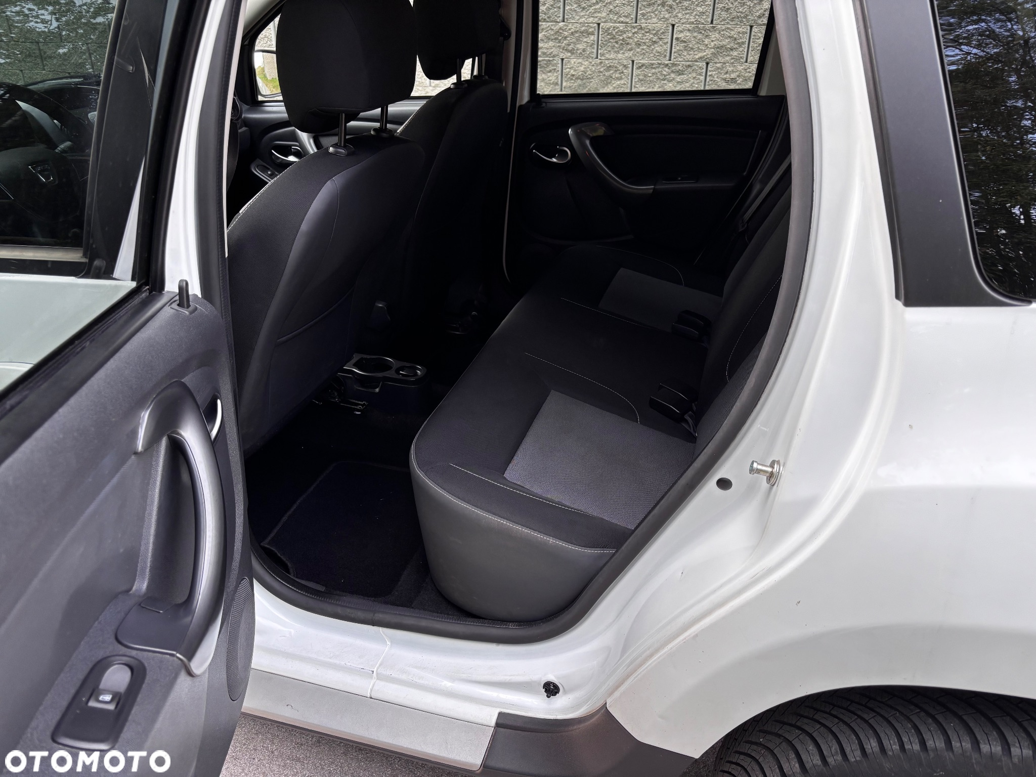 Dacia Duster 1.6 SCe Blackshadow S&S - 16