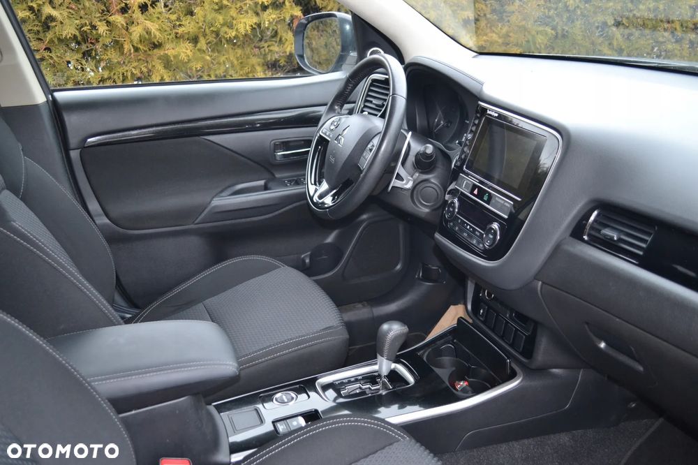 Mitsubishi Outlander - 12