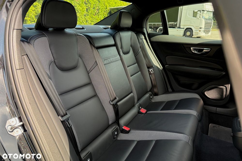 Volvo S60 T4 R-Design - 24