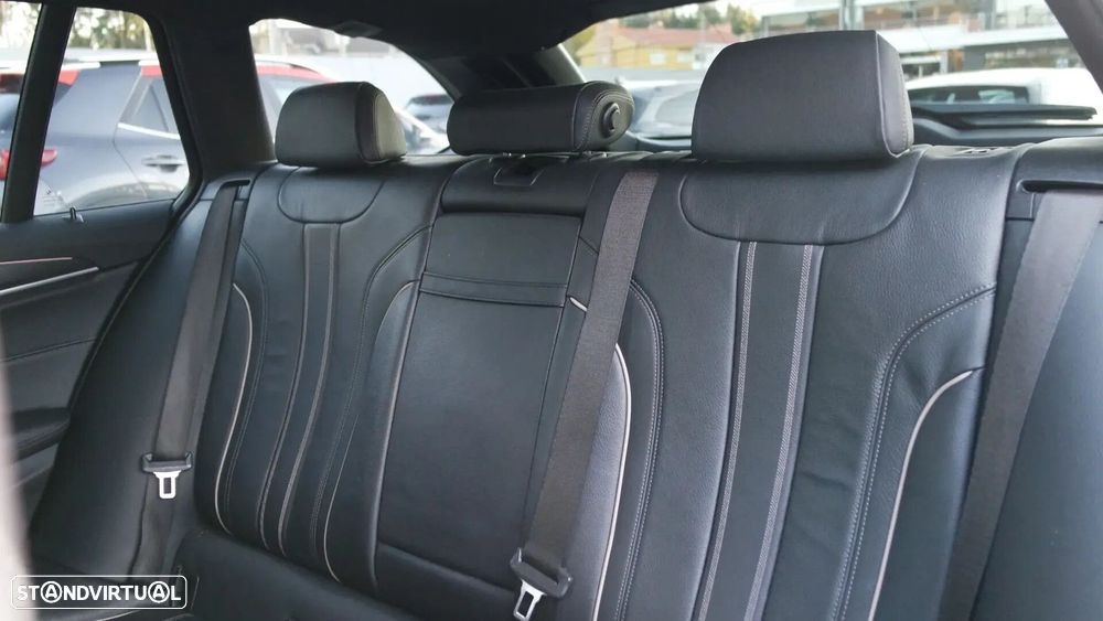 BMW 520 d Pack Desportivo M Auto - 14