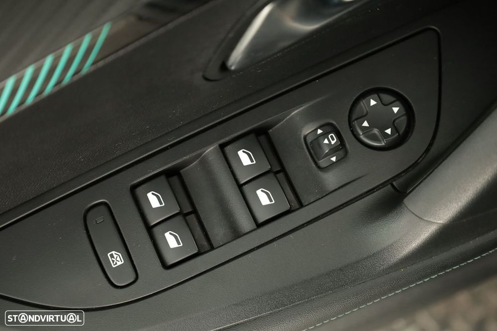 Peugeot 2008 1.2 PureTech Allure Pack EAT8 - 21