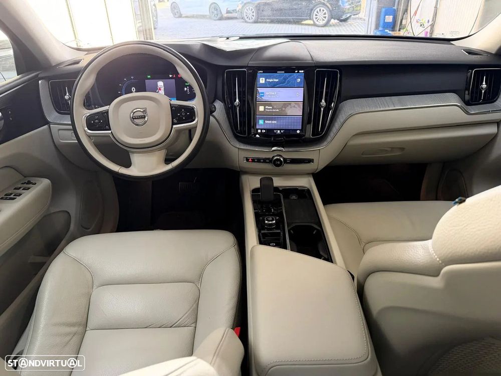 Volvo XC 60 2.0 T6 PHEV Core AWD — fotografia 8