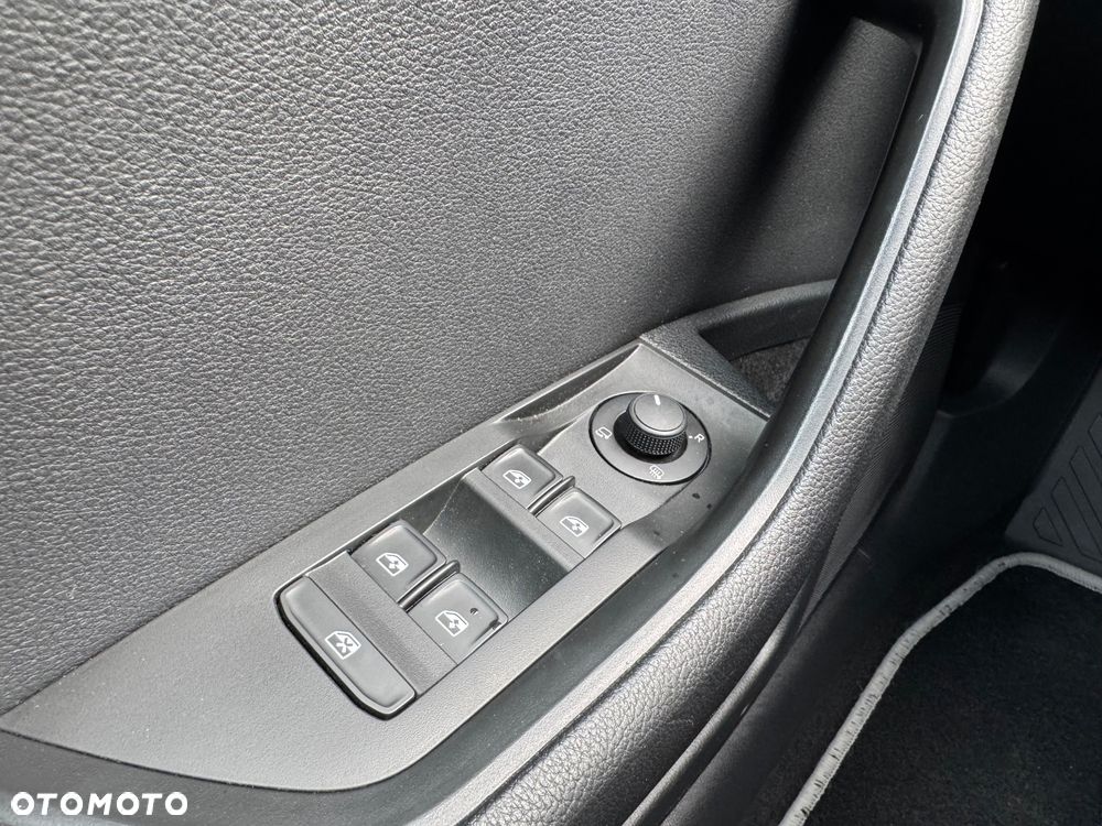 Skoda Superb 2.0 TDI DSG Ambition - 29