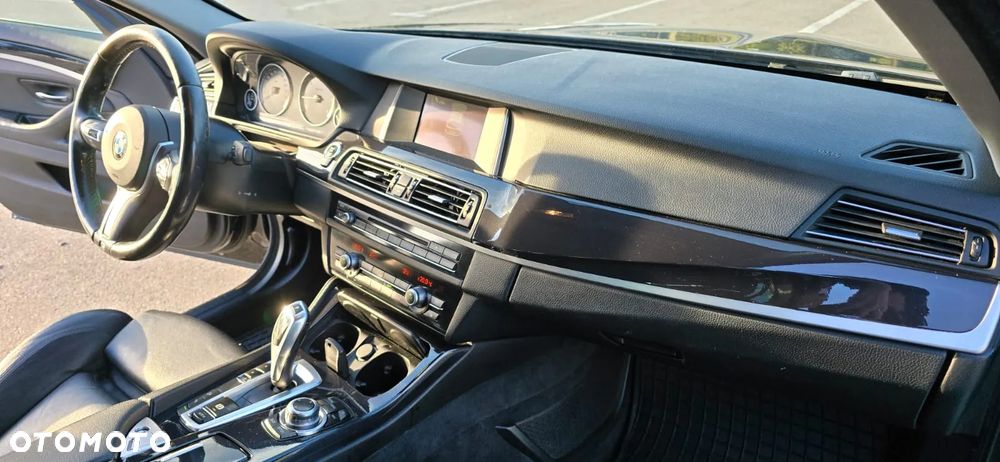 BMW Seria 5 520d xDrive - 22