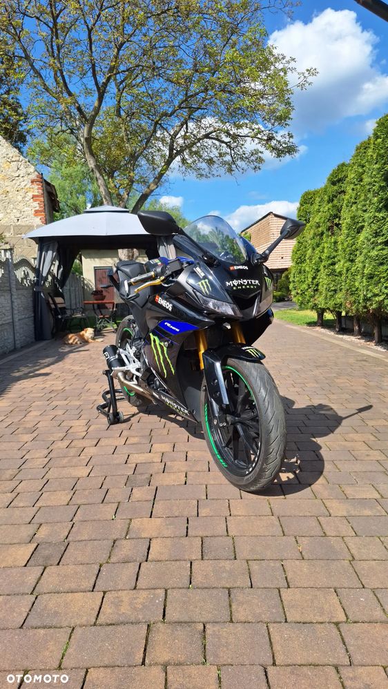 Yamaha YZF - 3