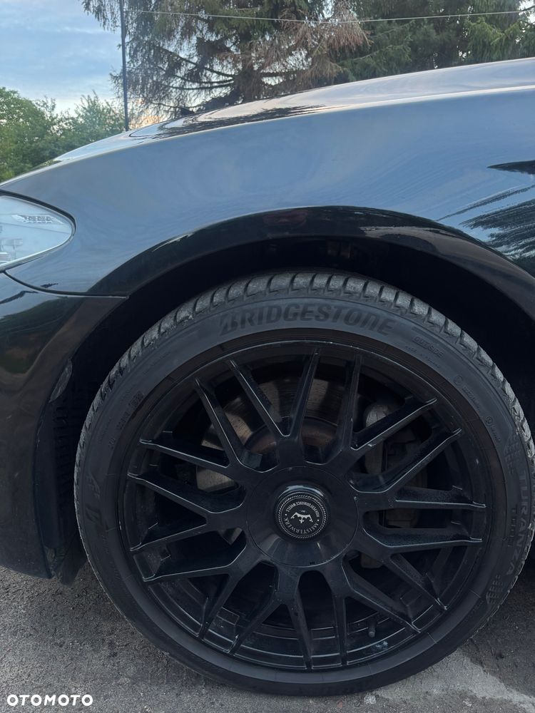 BMW Seria 5 525d xDrive - 12