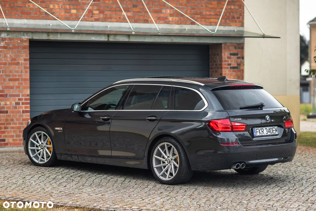 BMW Seria 5 530d xDrive - 14