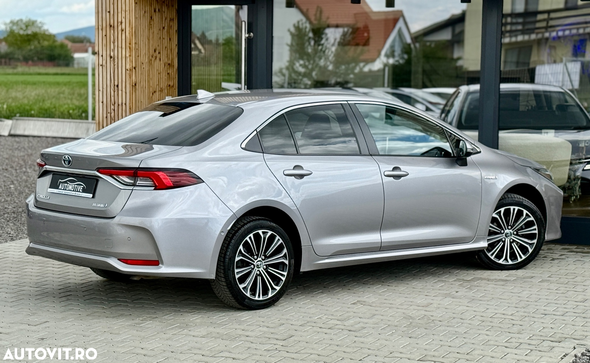 Toyota Corolla 1.8 HSD Exclusive interior Negru - 11