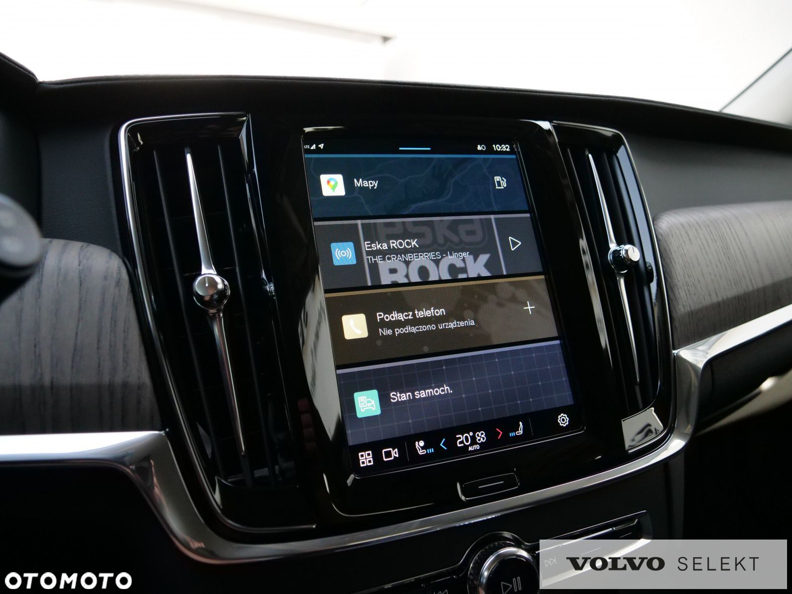 Volvo V90 Cross Country - 24