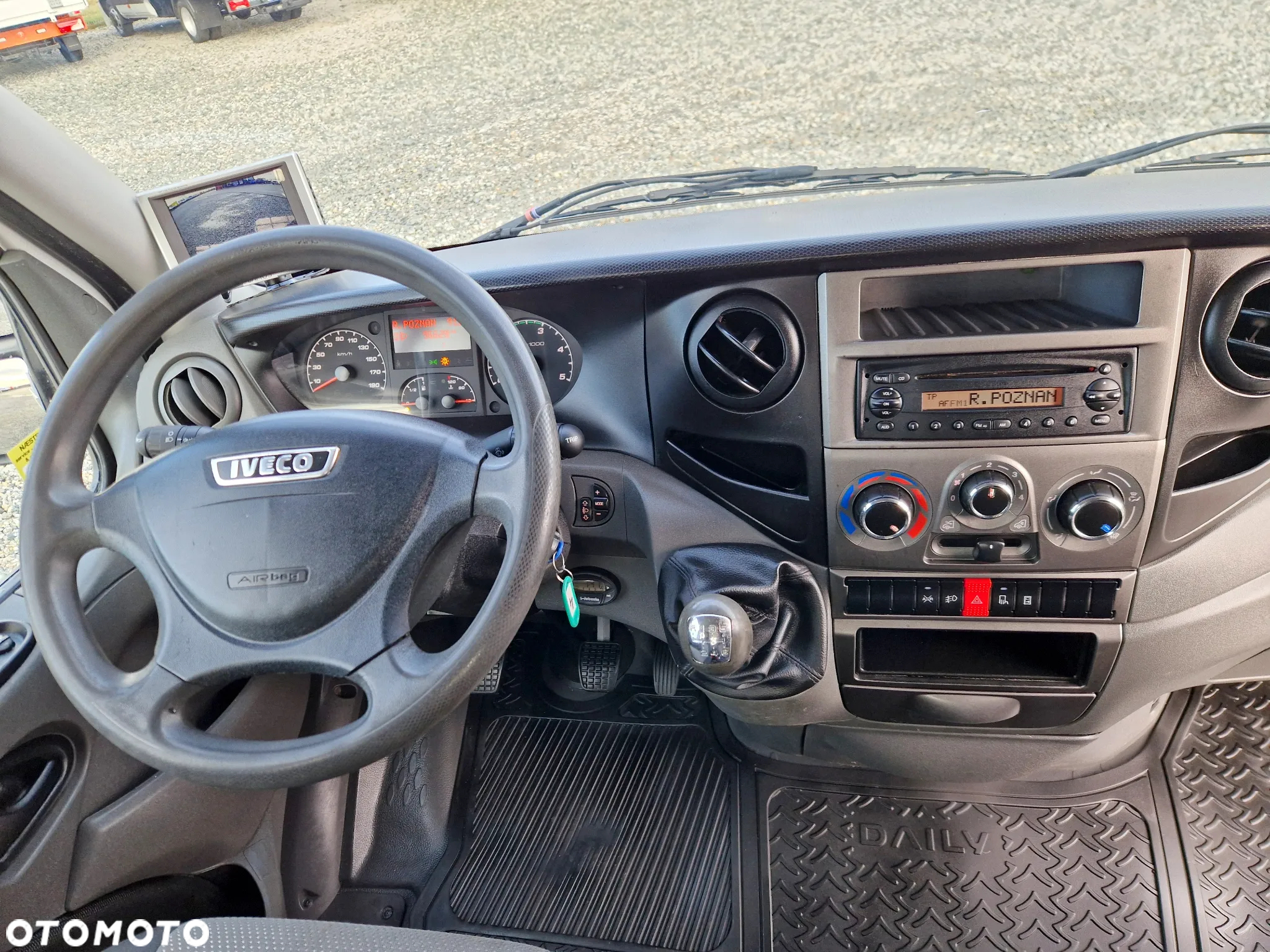 Iveco 35C17 3,0 HPI 170 KONNA DOKA 7 OSOBOWA BRYGADÓWKA 96T/KM PRZEBIEGU GWARANCJA HDS HMF 1670KG UDŻWIGU 3,3M SKRZYNIA BLIŻNIAKI DO 3,5T - 24