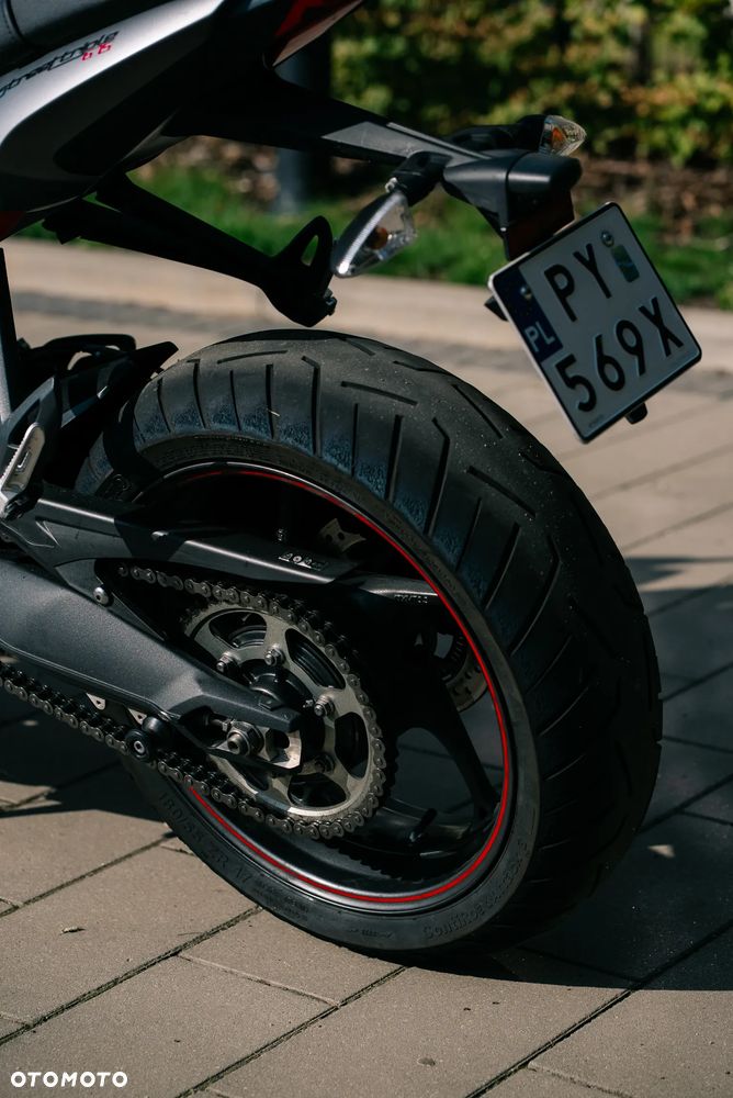 Triumph Street Triple - 17