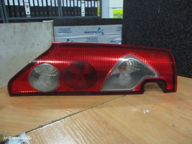 Farol Tras STOP1542 RENAULT KANGOO 2009 TRAS ESQ VALEO - 1