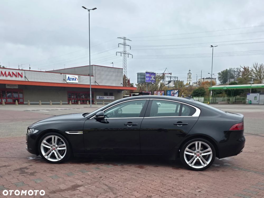 Jaguar XE 20d Prestige - 8