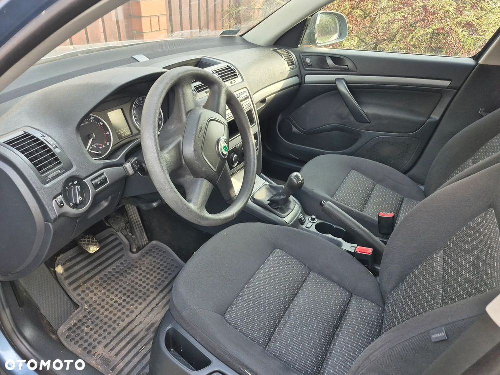 Skoda Octavia 1.6 Tour - 9
