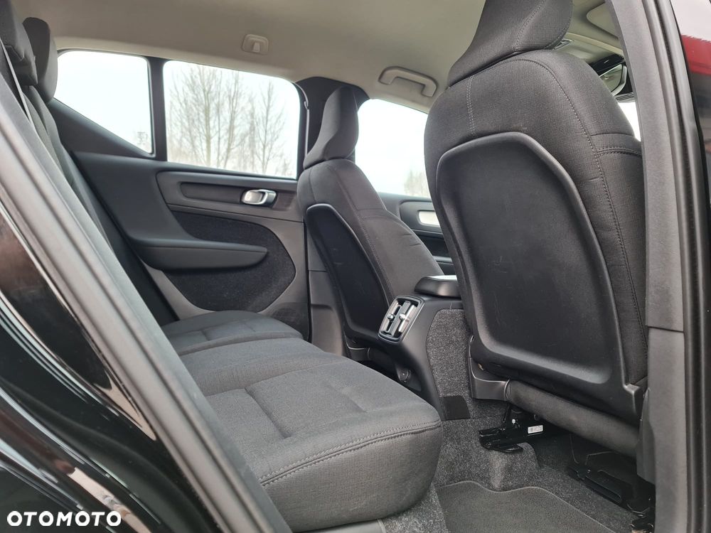 Volvo XC 40 D3 AWD Geartronic Momentum Pro - 11