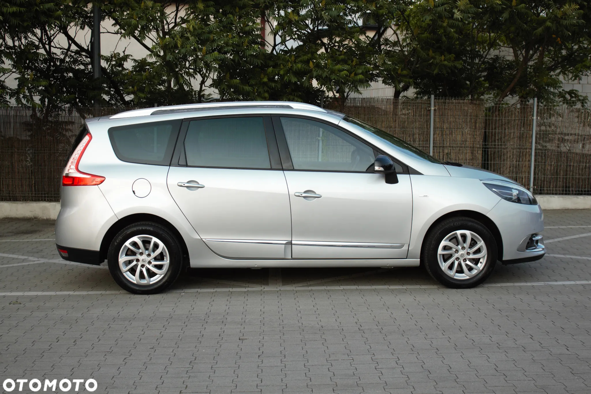 Renault Scenic ENERGY TCe 130 BOSE EDITION - 4