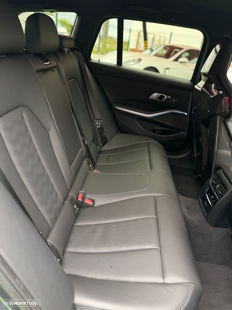 BMW M3 Competition M xDrive - 24