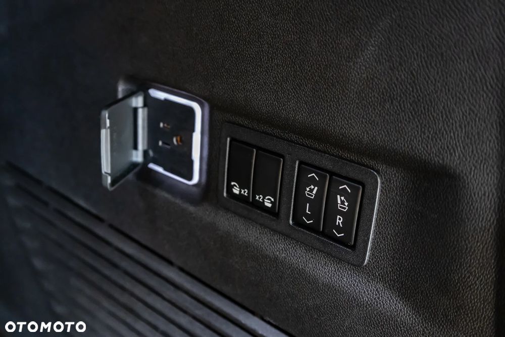 Chevrolet Suburban - 36