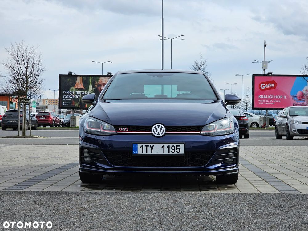 Volkswagen Golf - 2