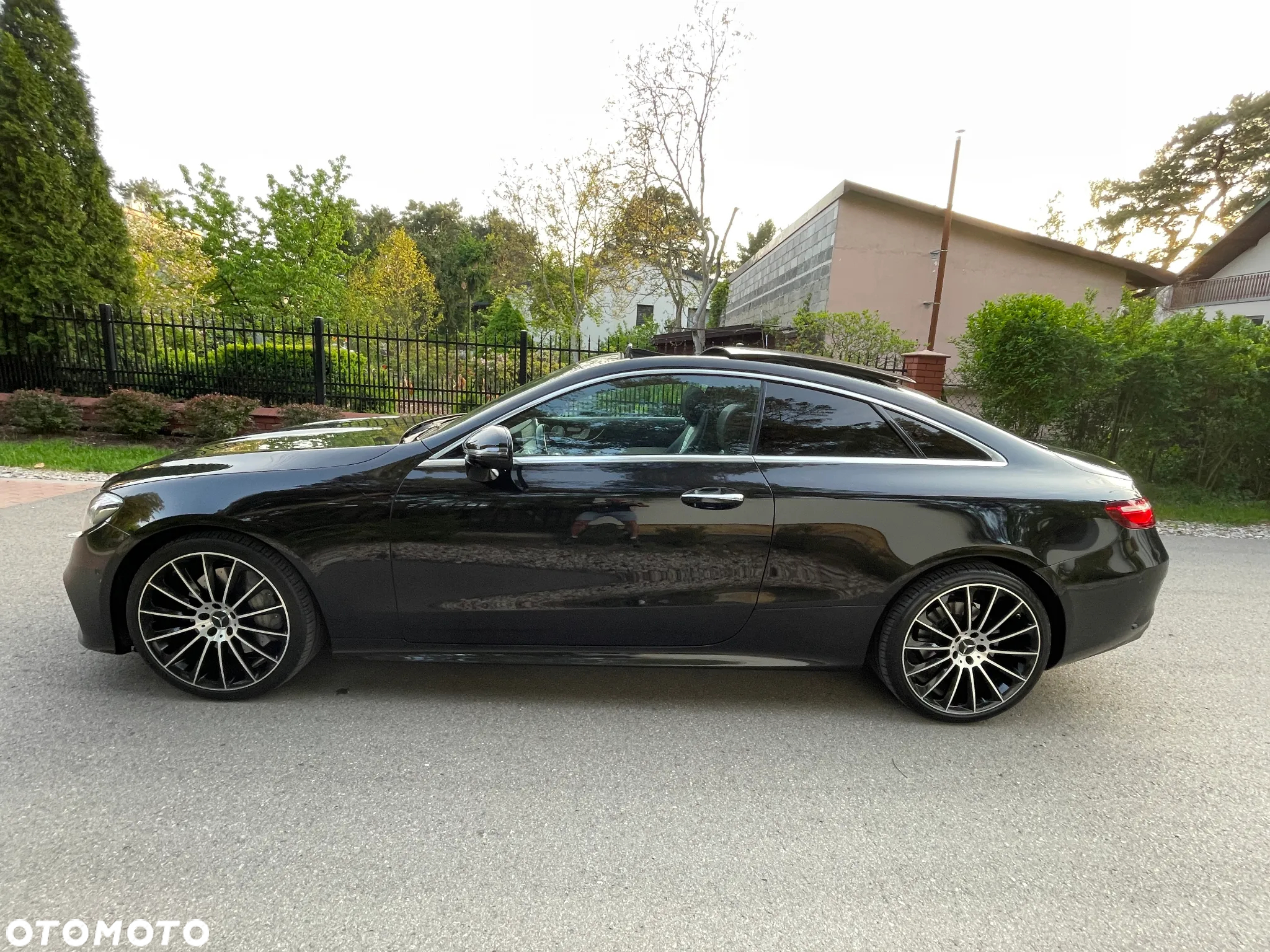 Mercedes-Benz Klasa E 300 Coupe 9G-TRONIC - 2