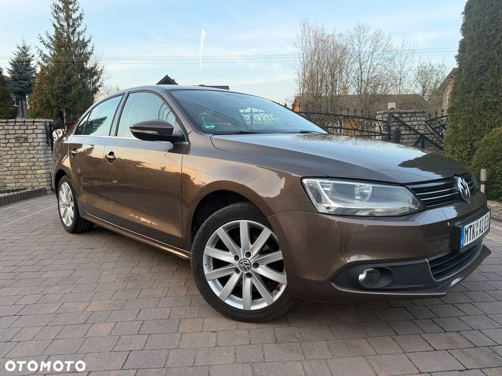 Volkswagen Jetta 1.6 TDI Life - 16