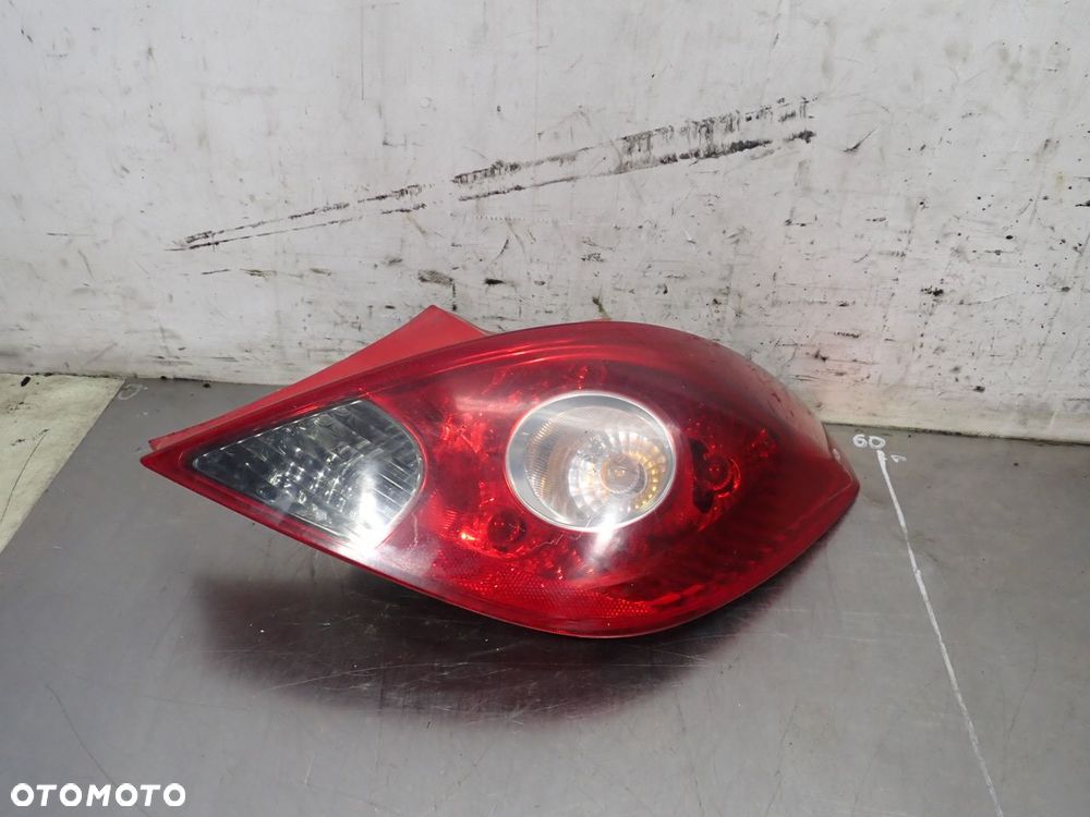 LAMPA PRAWA TYLNA OPEL CORSA D 1.3CDTI 13186351 - 1