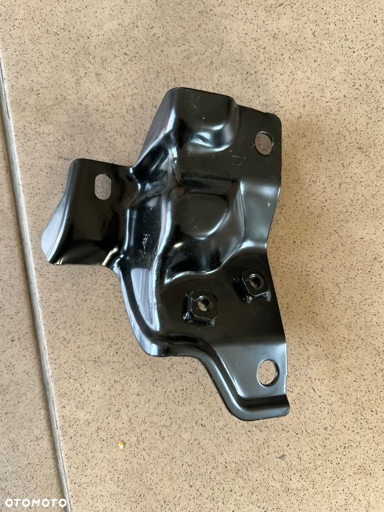 mocowanie błotnika prawego TOYOTA C-HR CHR 2016-2023r 53813-F4010 - 2
