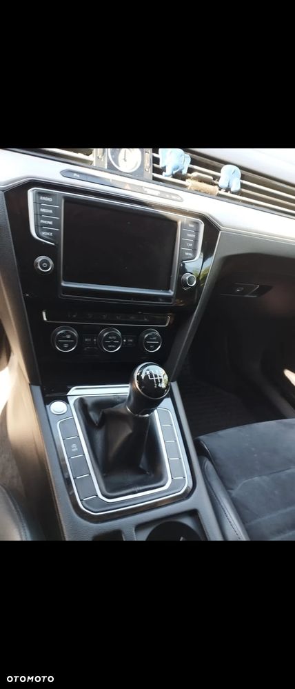 Volkswagen Passat Variant 2.0 TDI (BlueMotion Technology) Highline - 16