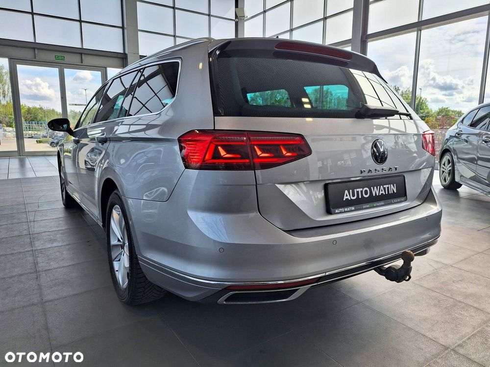 Volkswagen Passat Variant 2.0 TDI Elegance DSG - 9
