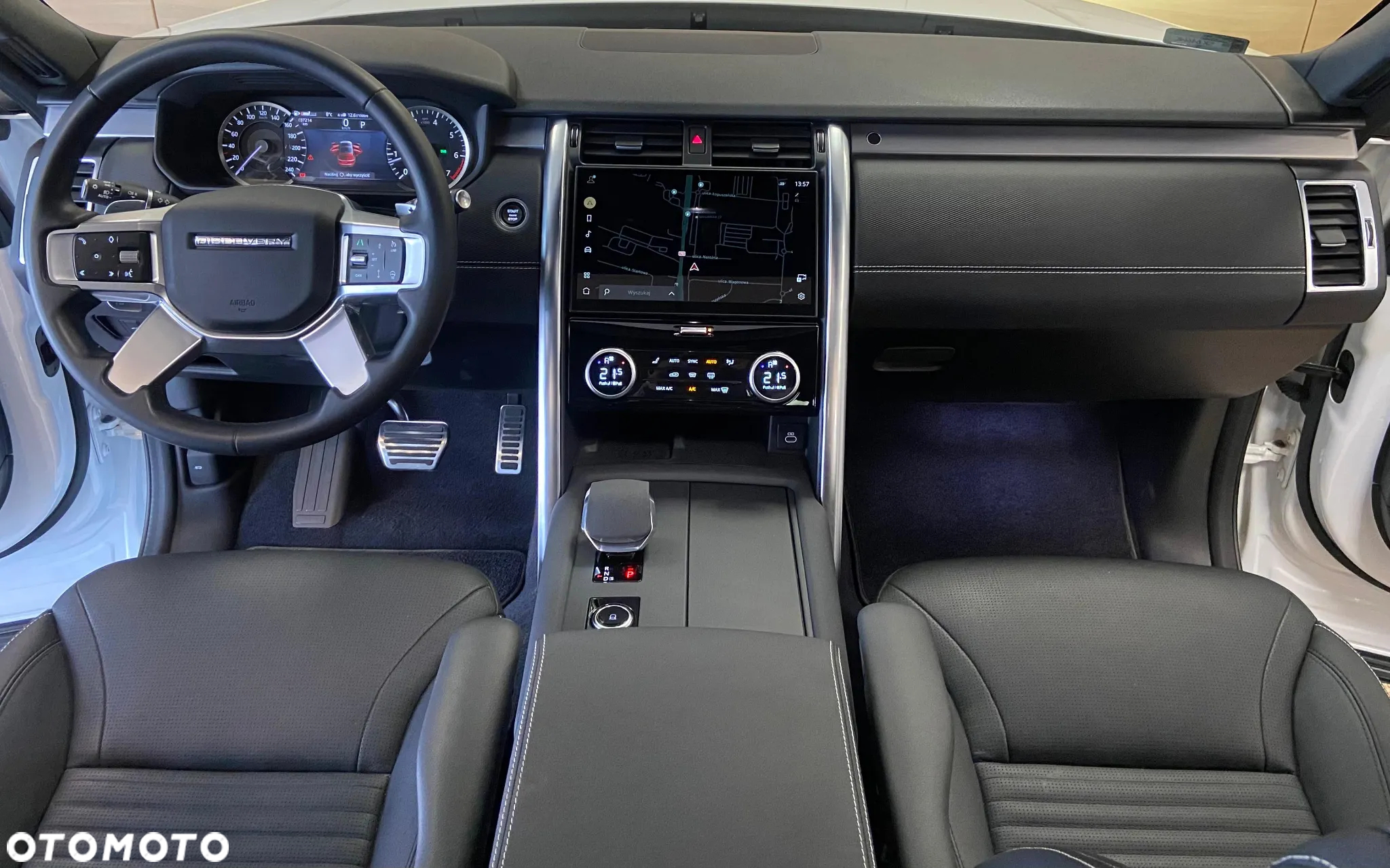 Land Rover Discovery V 2.0 P300 R-Dynamic SE - 21