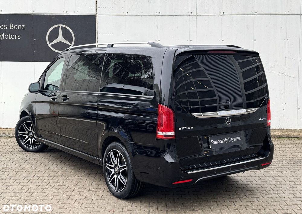 Mercedes-Benz Klasa V - 12