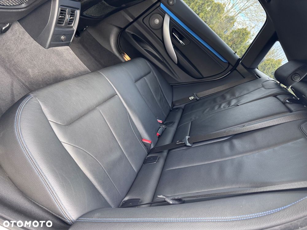 BMW 3GT 330i xDrive M Sport - 12