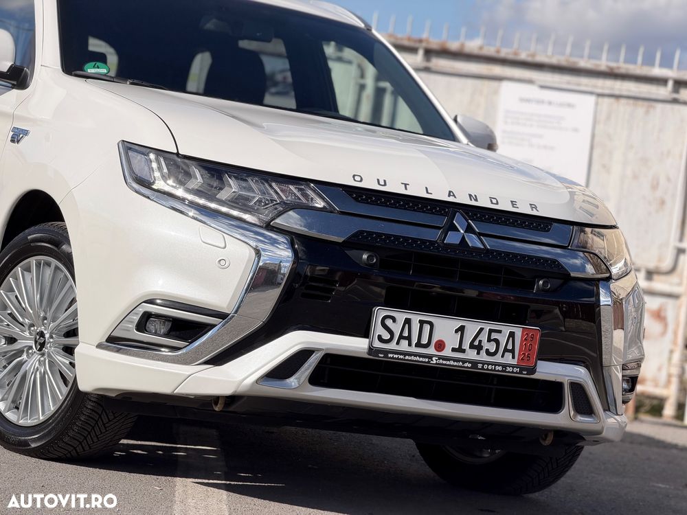 Mitsubishi Outlander ver-2-4-4wd-plug--in-hybrid-top - 36