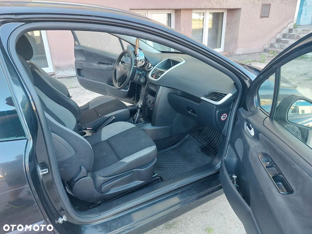 Peugeot 207 - 12