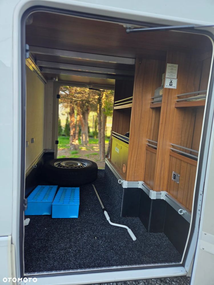 Mercedes-Benz Hymer - 23