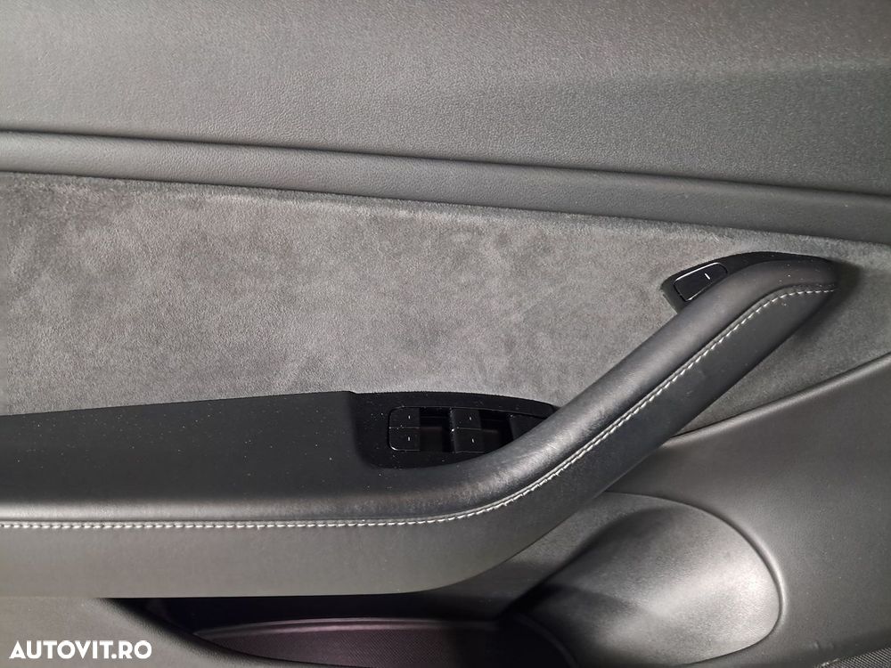 Tesla Model 3 - 9
