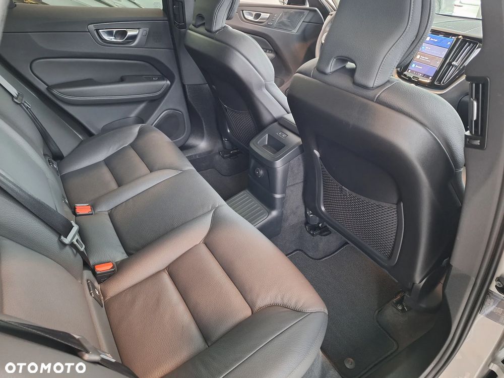 Volvo XC 60 T6 Plug-In Hybrid AWD Plus Dark - 21