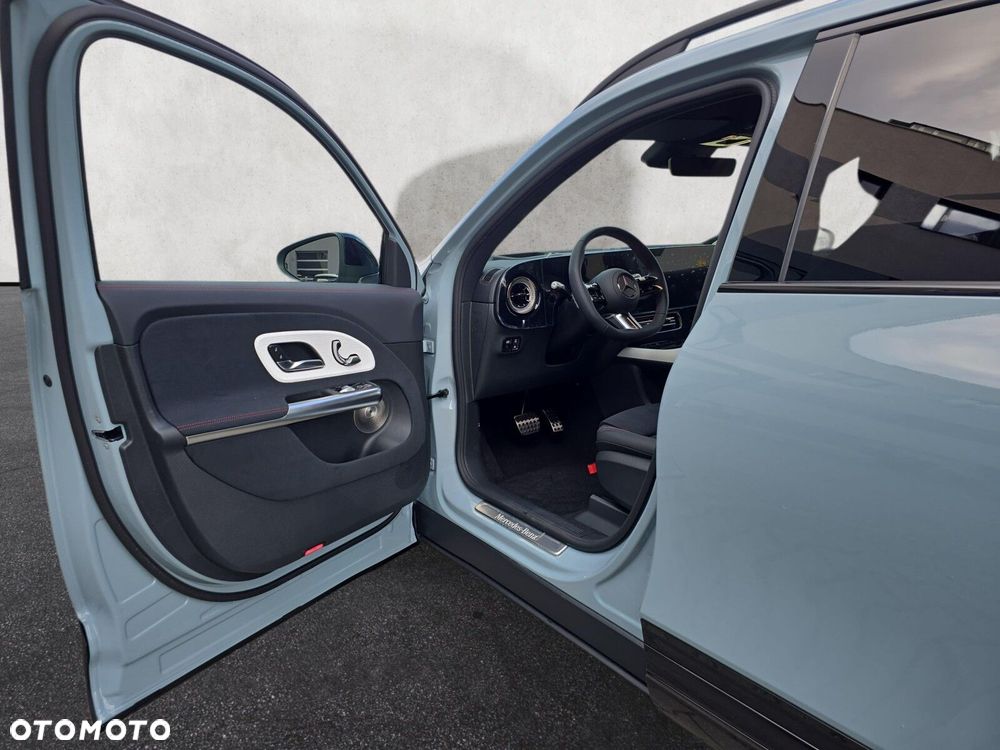 Mercedes-Benz GLB - 11