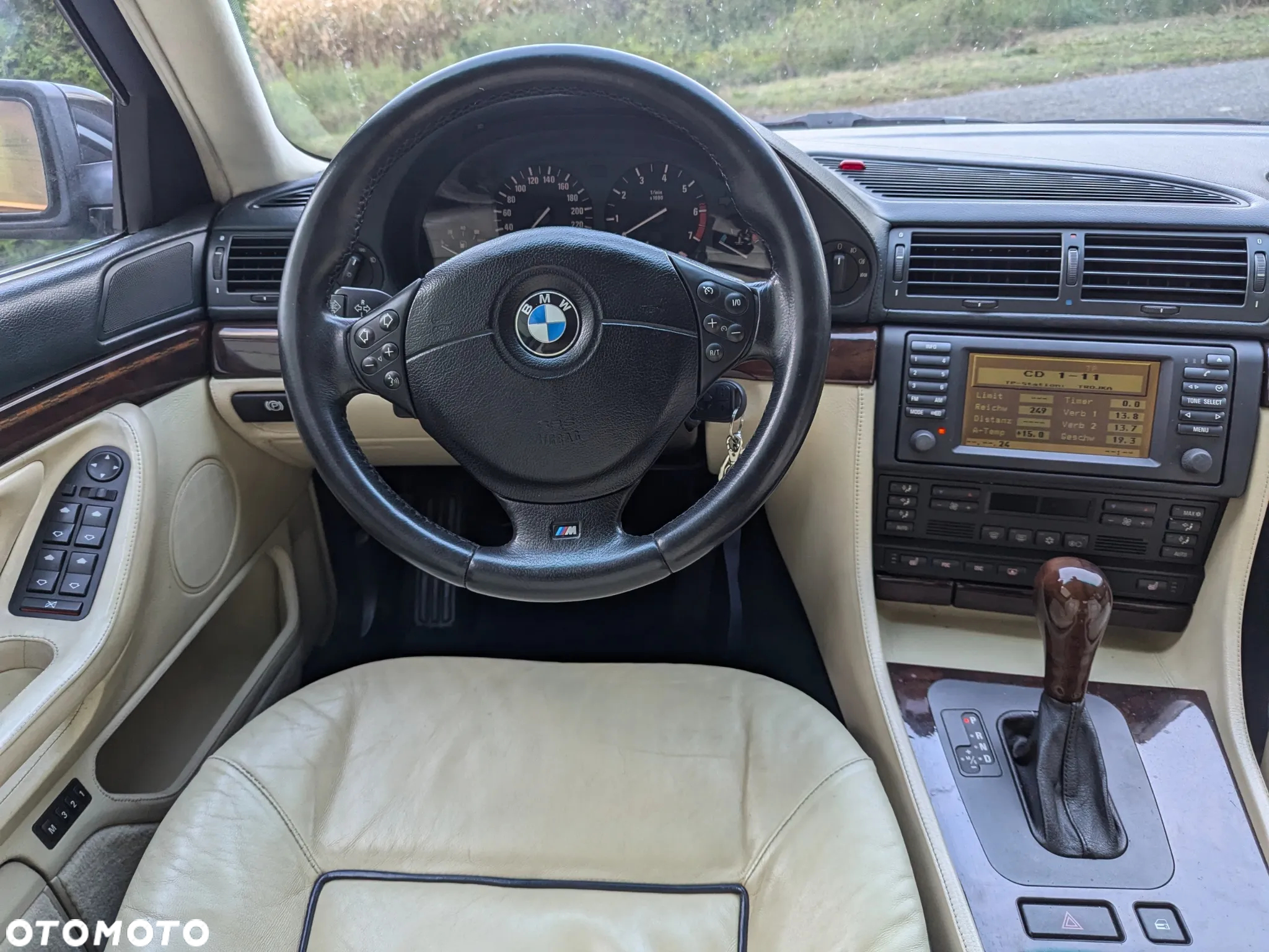 BMW Seria 7 750i - 6