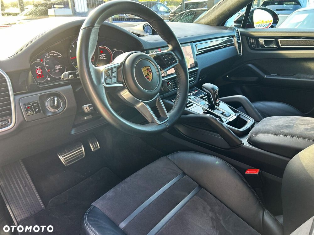 Porsche Cayenne GTS - 9