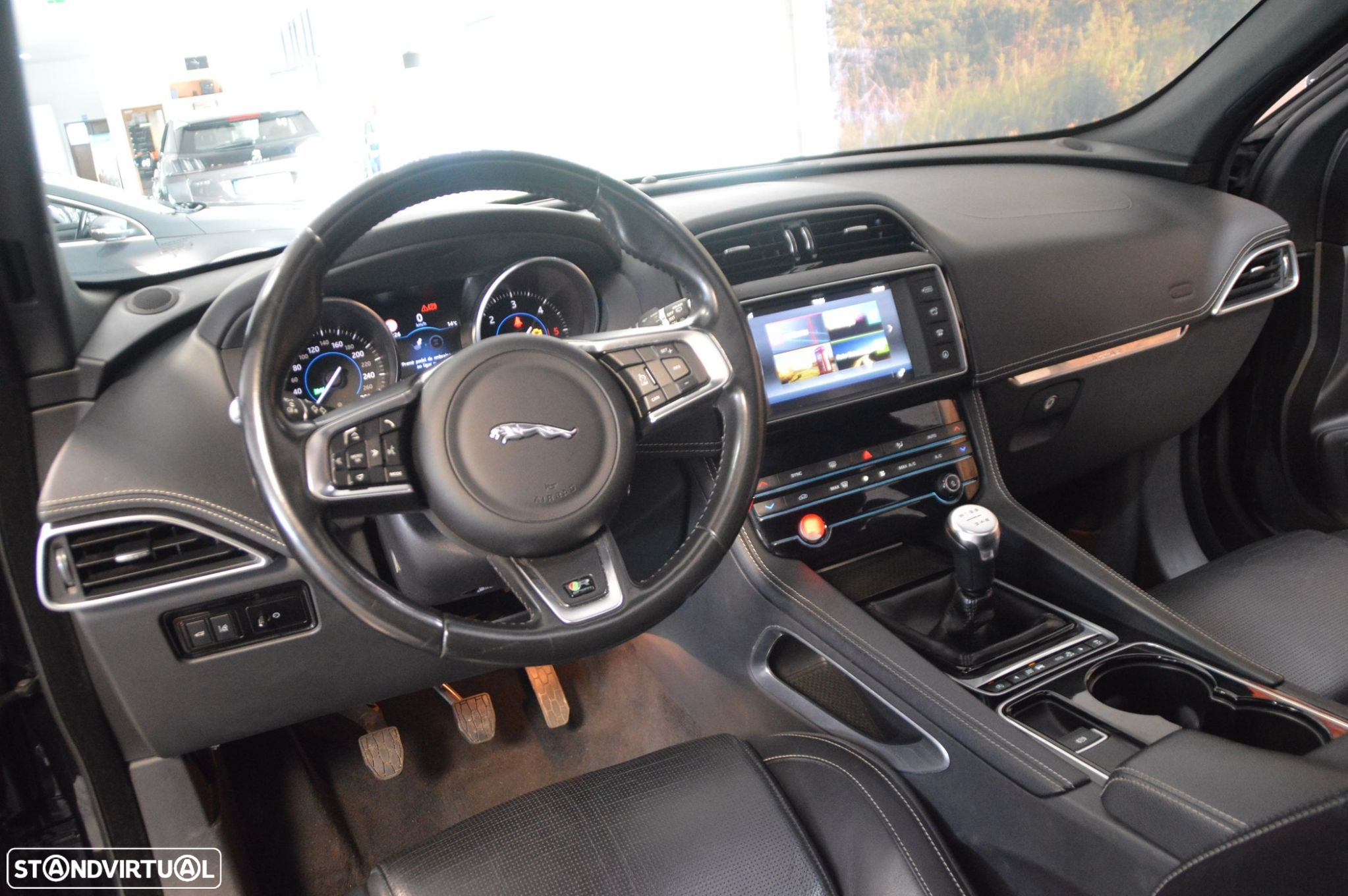 Jaguar F-Pace 2.0 i4D R-Sport AWD - 38