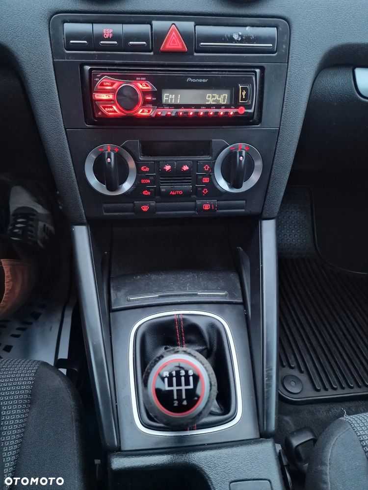 Audi A3 3-drzwiowe 1.6 Ambition - 16